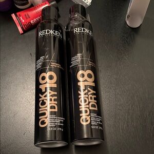 Redken Quick Dry 18 Hairspray in Black and Gold